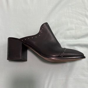 BLACK HEEL MULE